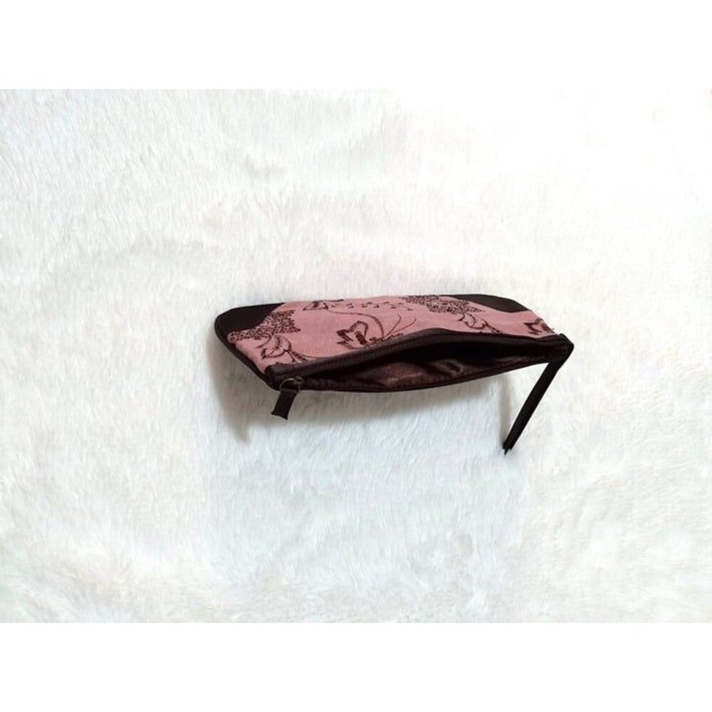 Women's Lovely Wristlet Bag with Zip Closure & Floral Sequin Details - NEW!!! - Picture 3 of 4